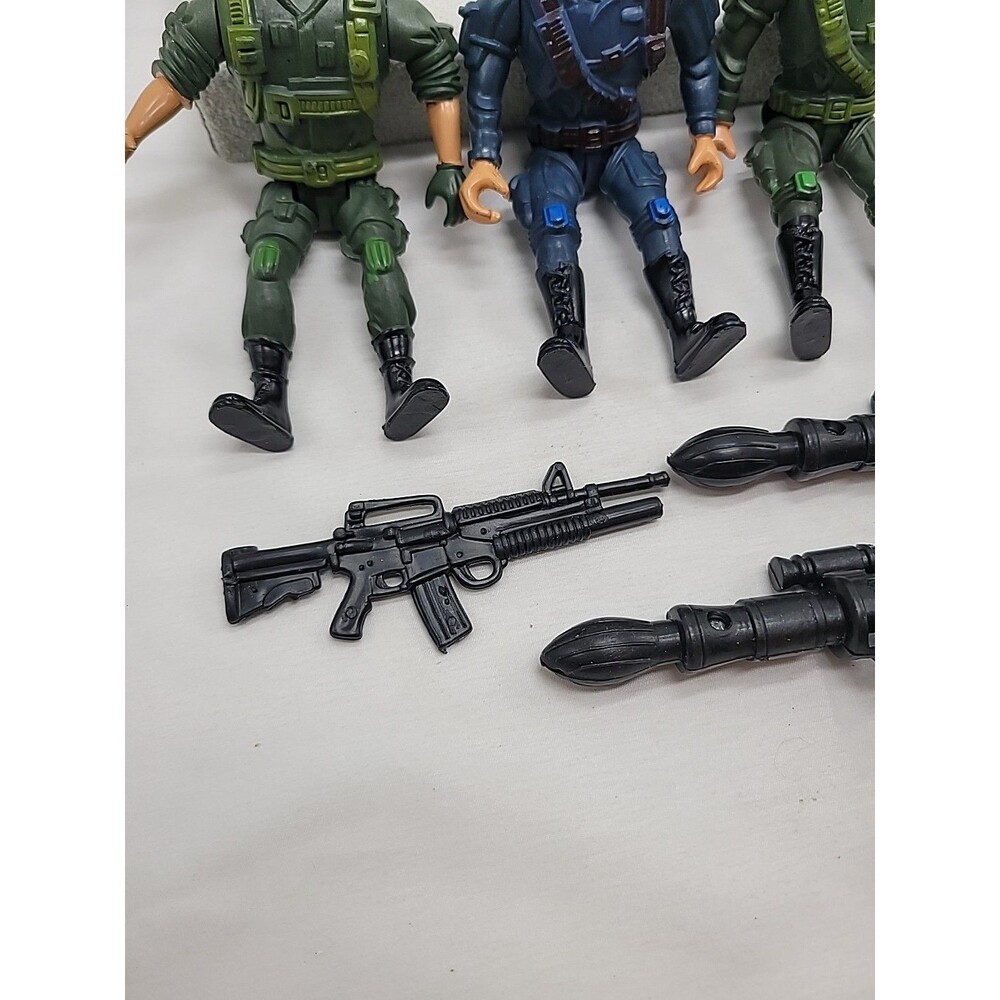 Army Figures lot of 3 - army guys Random Commandos generic joe men + Toy Weapons - Picture 7 of 14
